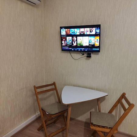 New Apartments In The City Center, Smart Tv ハルキウ エクステリア 写真